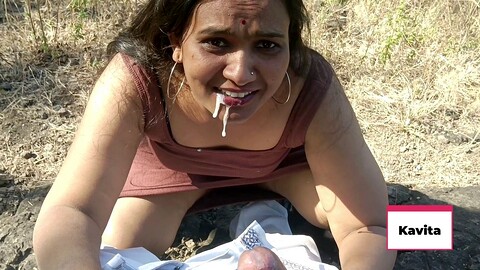 Sauvage scène en plein air avec une fellation désordonnée, des baisers passionnés et du sexe en position doggy dans la jungle